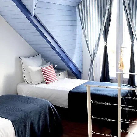 Casa de Férias Charmante Maison Entre Marche Et Tourelles *