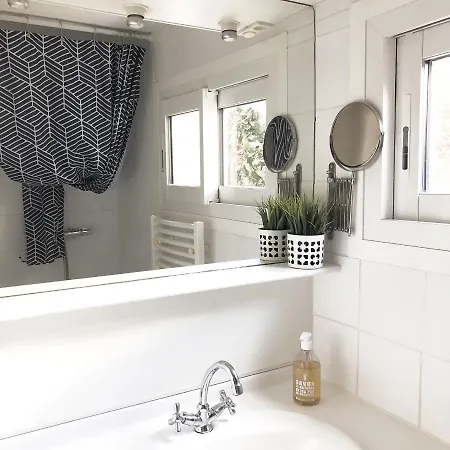 Дом отдыха Charmante Maison Entre Marche Et Tourelles *